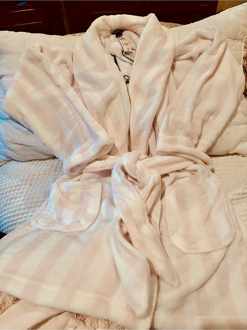 NWT - Victoria's Secret The Cozy Robe Striped Plush Robe Pink & White Medium/Lar